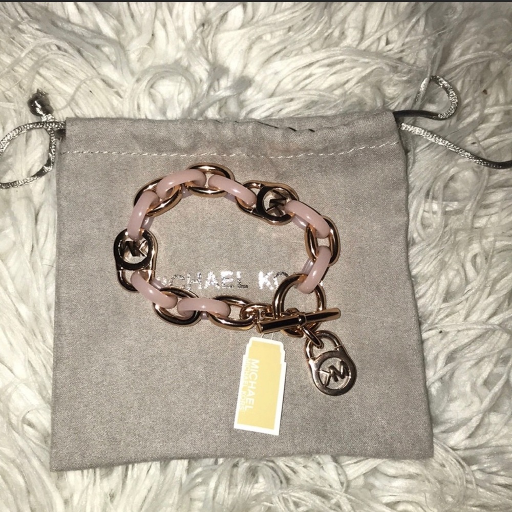 ❤️HP❤️Michael Kors rose gold & blush bracelet.🔥